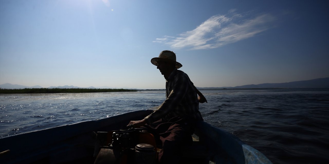 Beyşehir Gölü'ndeki balıkçıların emek dolu mücadelesi