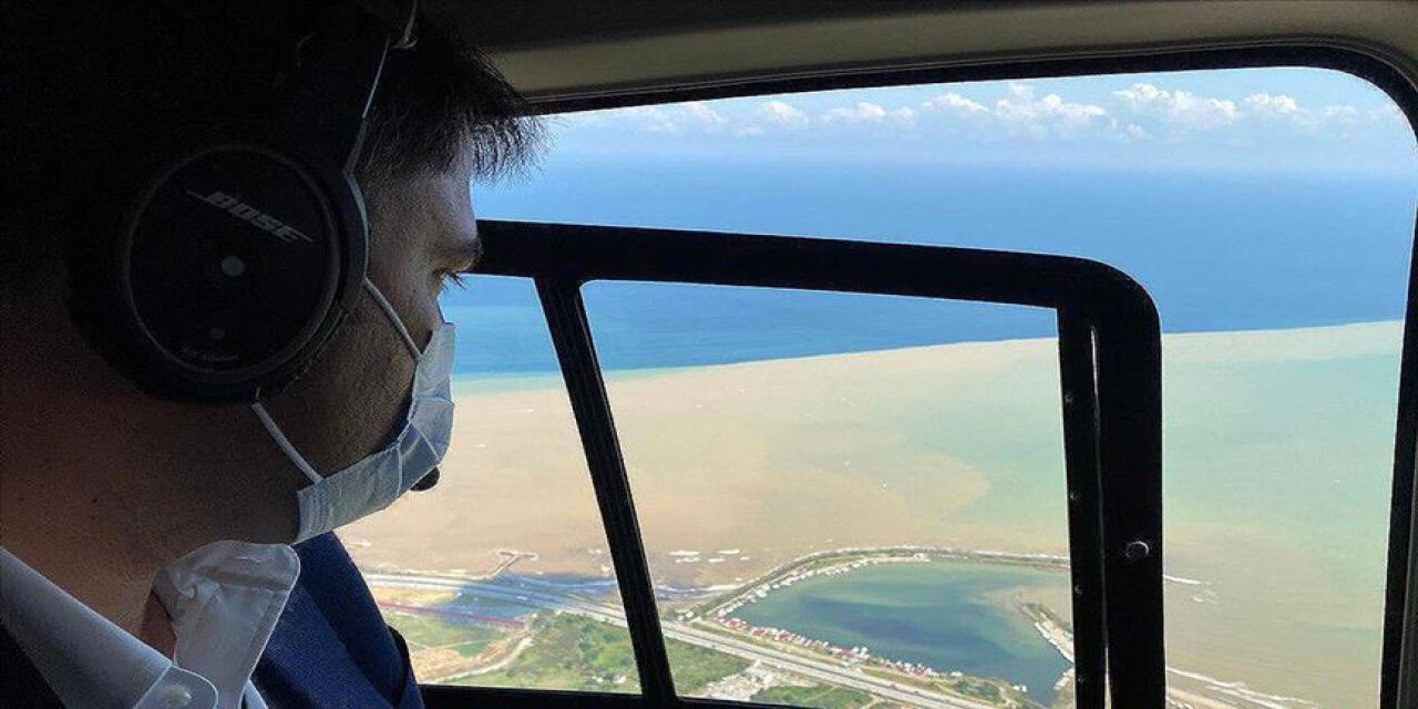 Bakan Kurum, Giresun'da heyelanların yaşandığı bölgeleri havadan inceledi
