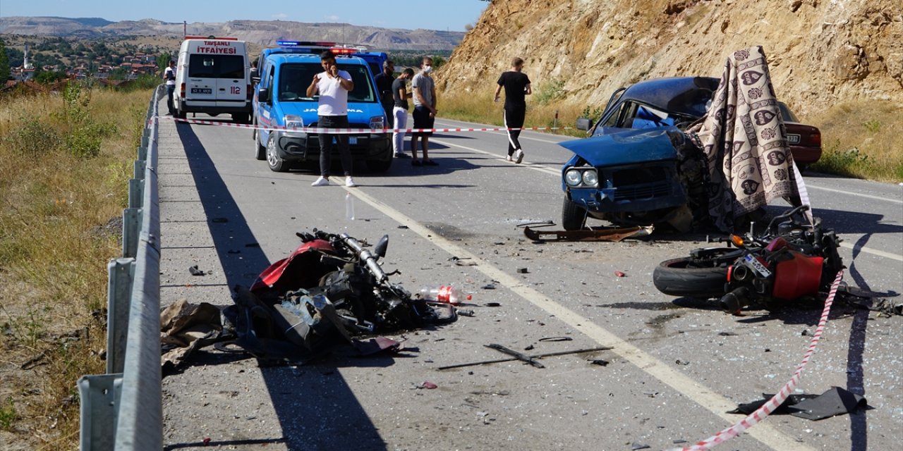 Feci kaza! Otomobil ile motosiklet çarpıştı: 2 ölü, 2 yaralı