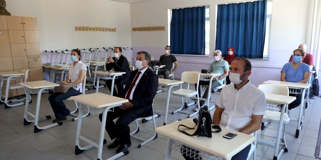 Öğretmenler okullarda mesailerine başladı