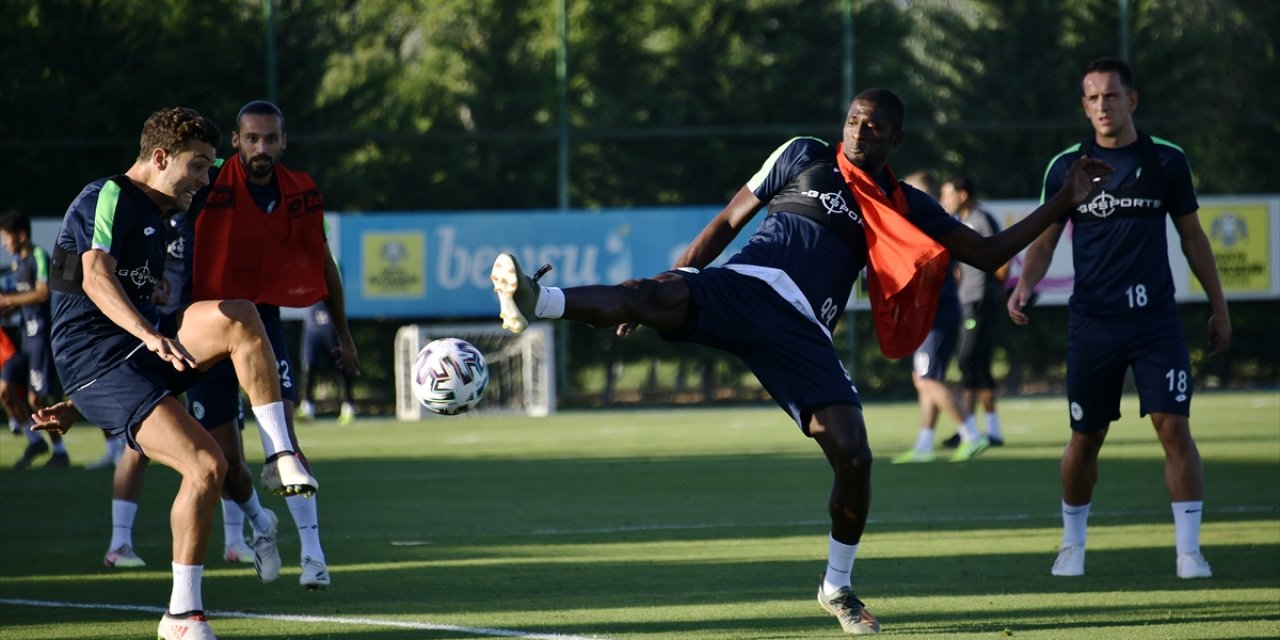 Konyaspor yeni sezona günde çift idmanla hazırlanıyor
