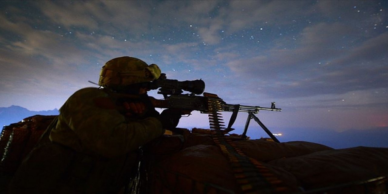 Biri Interpol tarafından kırmızı bültenle aranan 2 terörist teslim oldu