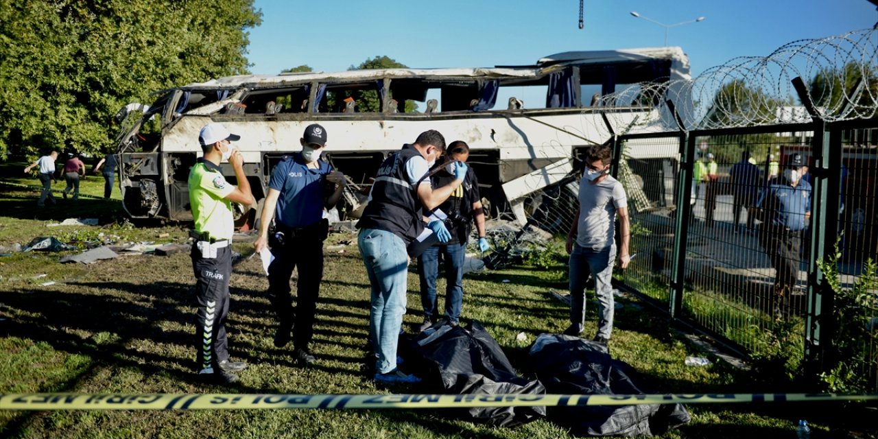 Feci kaza! Servis otobüsü devrildi: 2 ölü, 12 yaralı