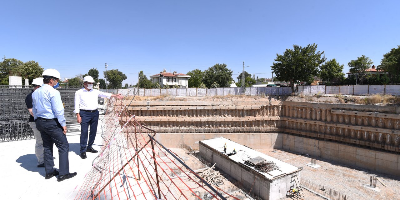 Başkan Altay, Meram Yeraltı Katlı Otoparkı inşaatını inceledi