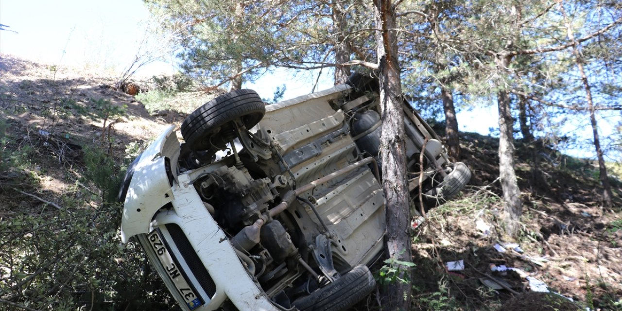 Düğünden dönen aile kaza yaptı: 2 ölü, 4 yaralı