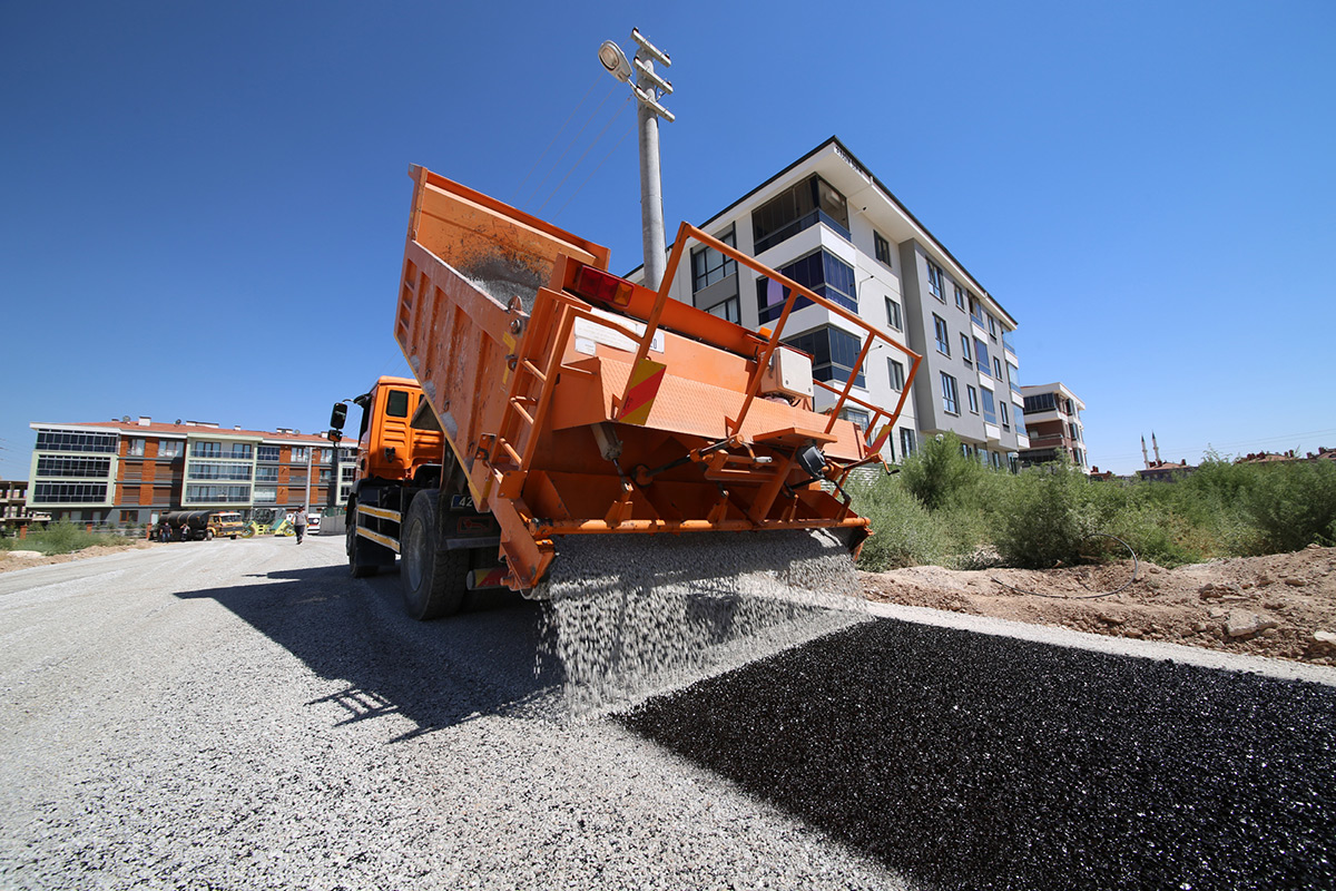 Selçuklu'da asfalt çalışmaları sürüyor