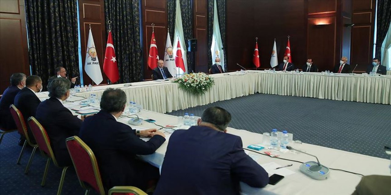 Cumhurbaşkanı Erdoğan, AK Parti'ye yeni katılan belediye başkanları ile görüştü