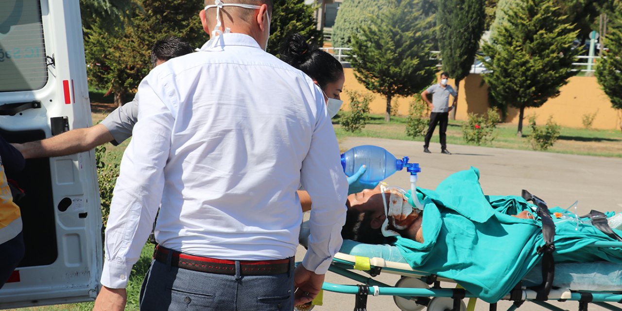 Konya’da çatıda çalışırken akıma kapılan genç işçi ağır yaralandı! Ambulans helikopterle Kocaeli’ne sevk edildi