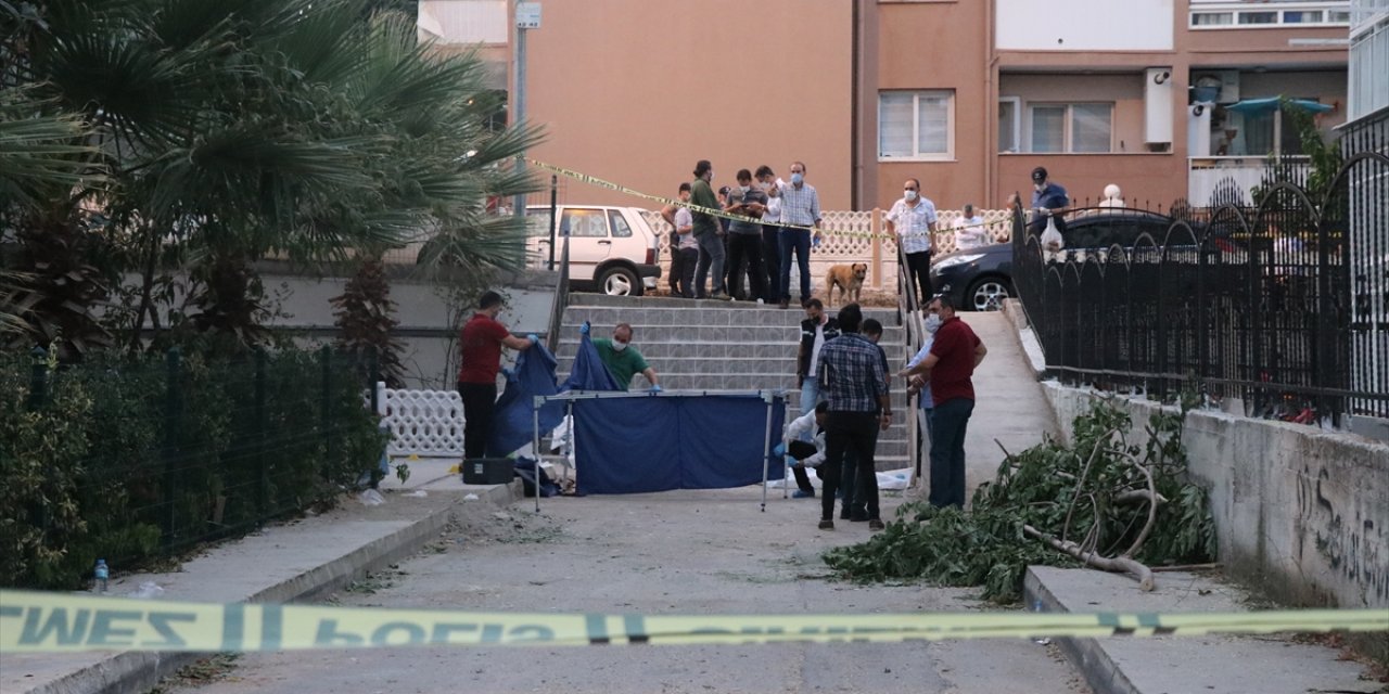 Astsubay, boşanma aşamasındaki eşini ve 1 kişiyi öldürüp intihar etti