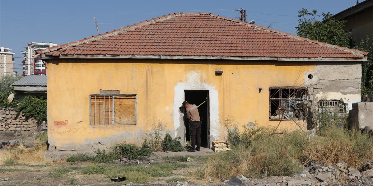 Yardım istemek için girdiği evde ölü bulundu