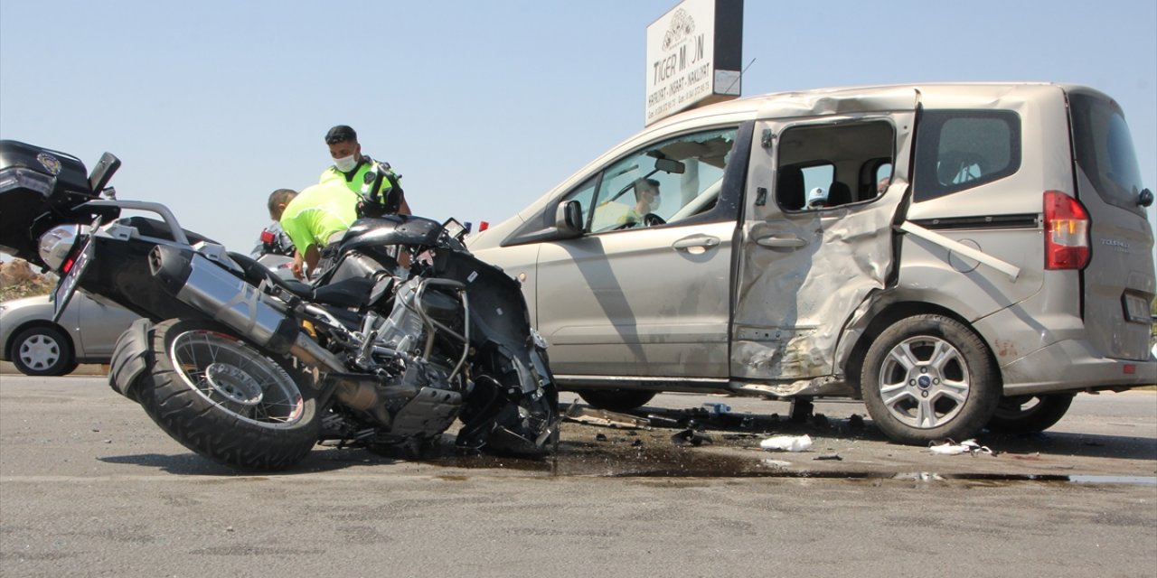Şüpheli aracın çarptığı Yunus ekibindeki 2 polis yaralandı