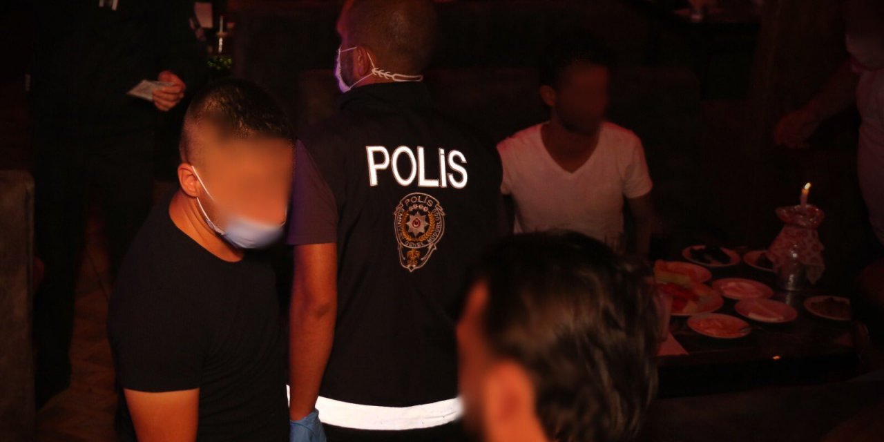 Konya polisi korona denetiminde 83 kişiye ceza yazdı! Havai fişek atan bir kişi hakkında işlem başlatıldı