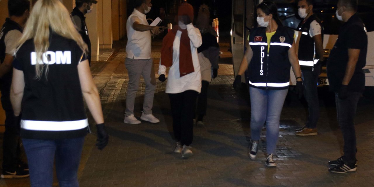 12 ilde FETÖ'nün "kadın yapılanması"na yönelik operasyon