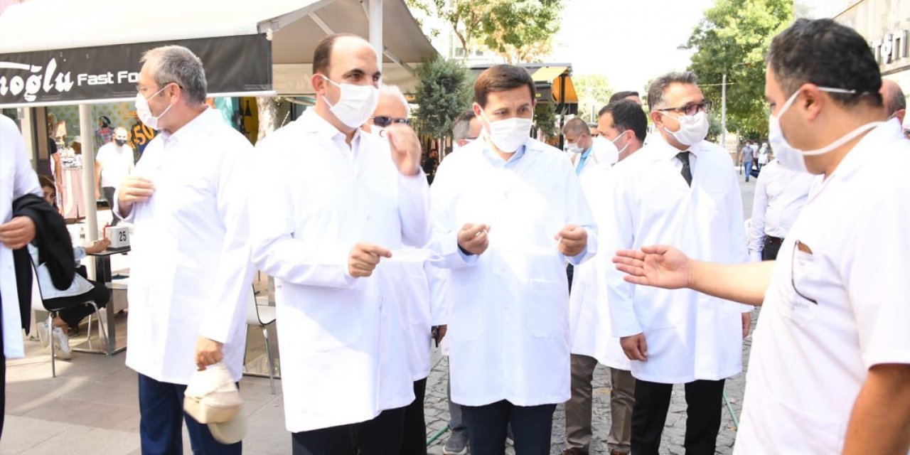 Vaka sayısıyla gündeme gelen Konya'nın tüm mahallelerinde maske hatırlatması yapıldı