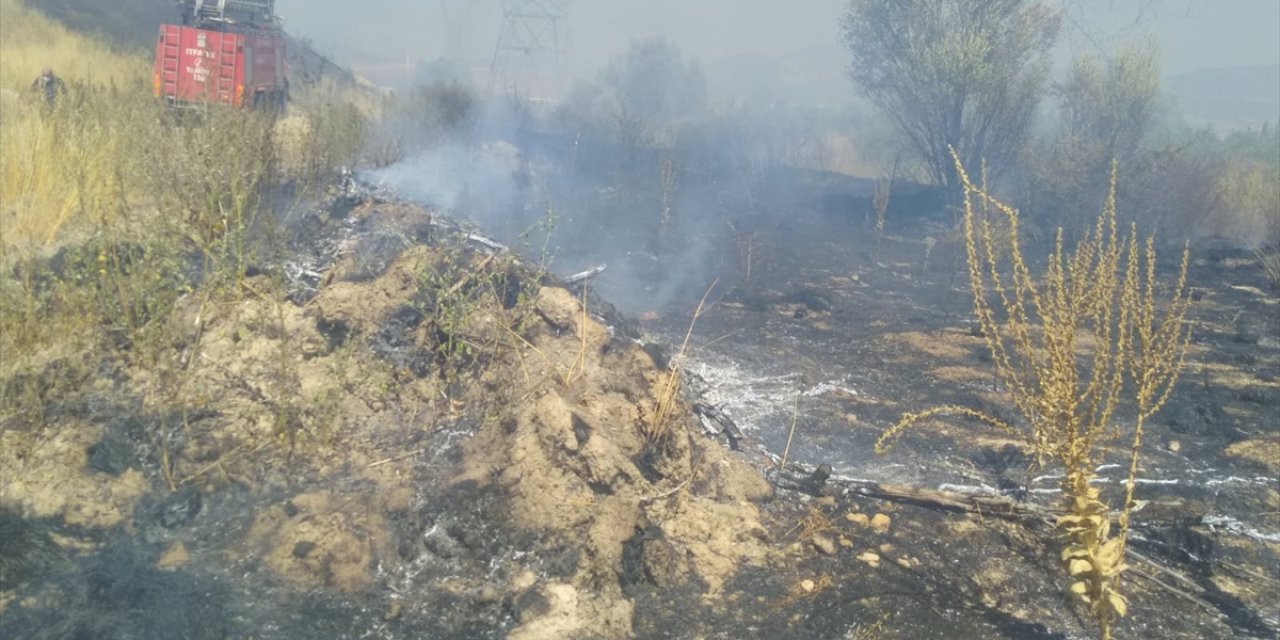 Konya'da otluk alanda çıkan yangın nedeniyle iş yeri sahipleri büyük panik yaşadı