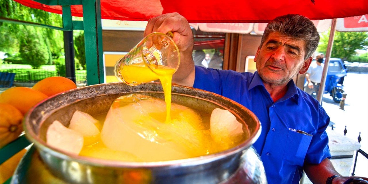 Ünü yurt dışına kadar ulaştı! Konya'da limonatasıyla 43 yıldır müşterilerinin içini ferahlatıyor