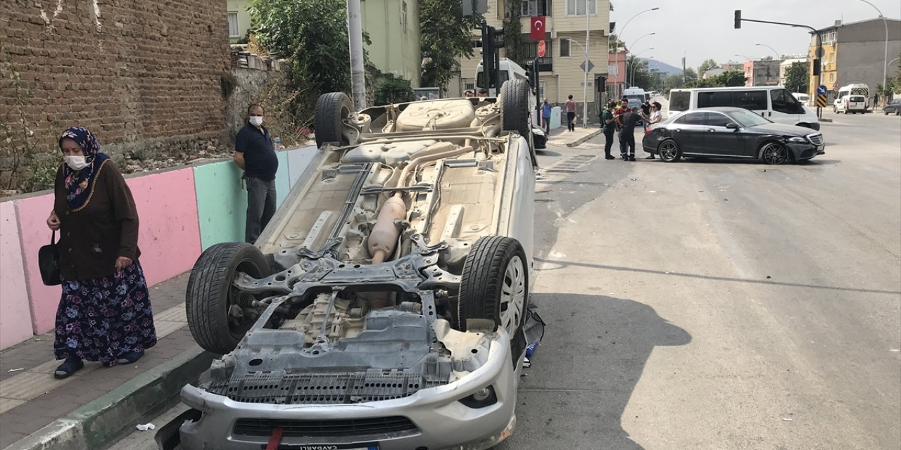 Otomobilin çarptığı oğlunun yanına giderken kaza yaptı! Kızıyla birlikte yaralandı