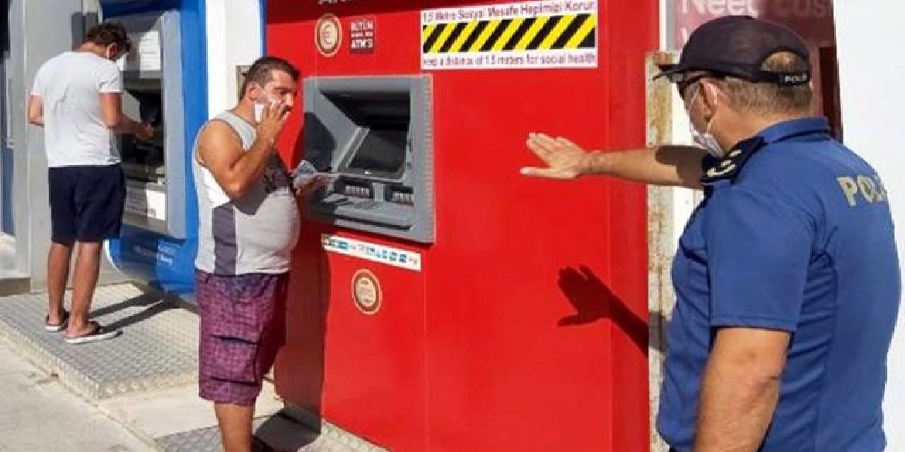 ATM'den para çeken maskesiz vatandaşı gören emniyet müdürünün esprisi herkesi güldürdü