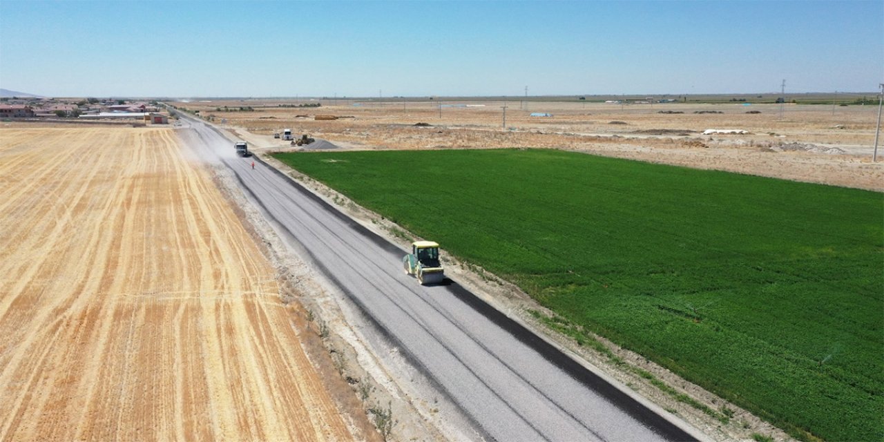 Konya Büyükşehir’den Karapınar’a 183 kilometre mahalle yolu