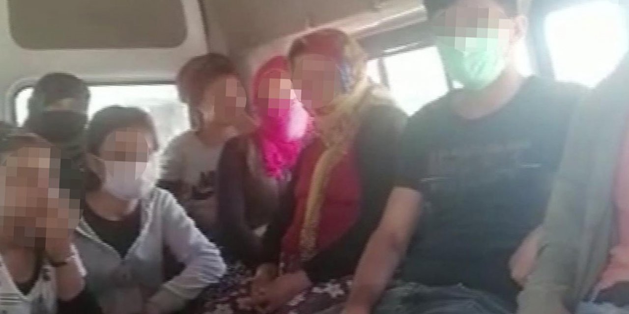 Konya'da fazla yolcu alabilmek için özel oturma düzeneğinin yapıldığı minibüsten 31 kişi çıktı