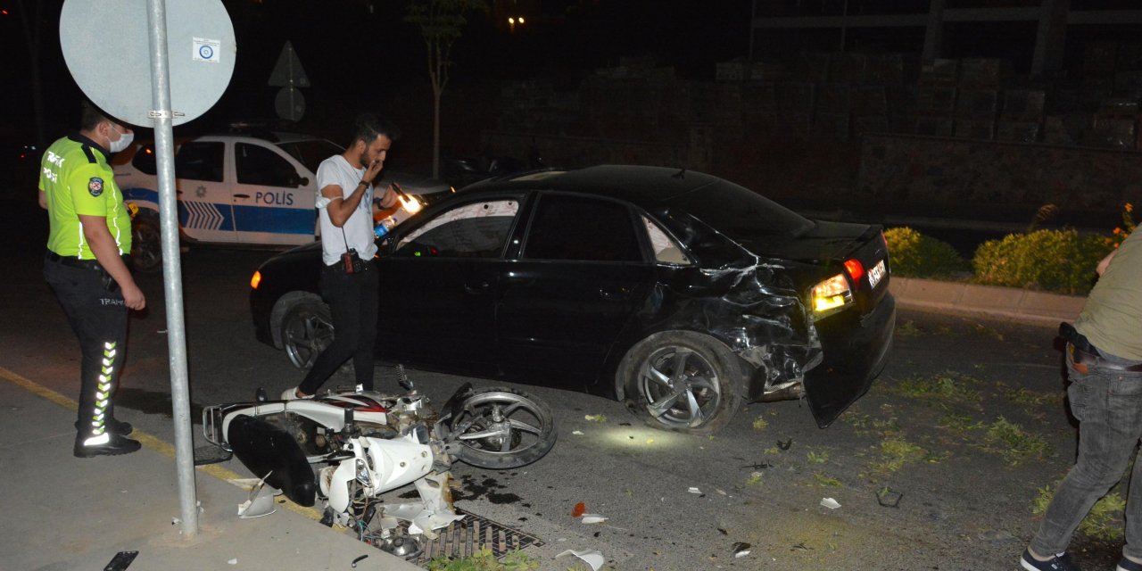 Karşı şeride geçen otomobil motosiklete çarptı: 2 ölü