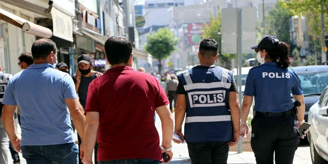 Karantinadan kaçtı, başka şehirde çay ocağında çalışırken yakalandı