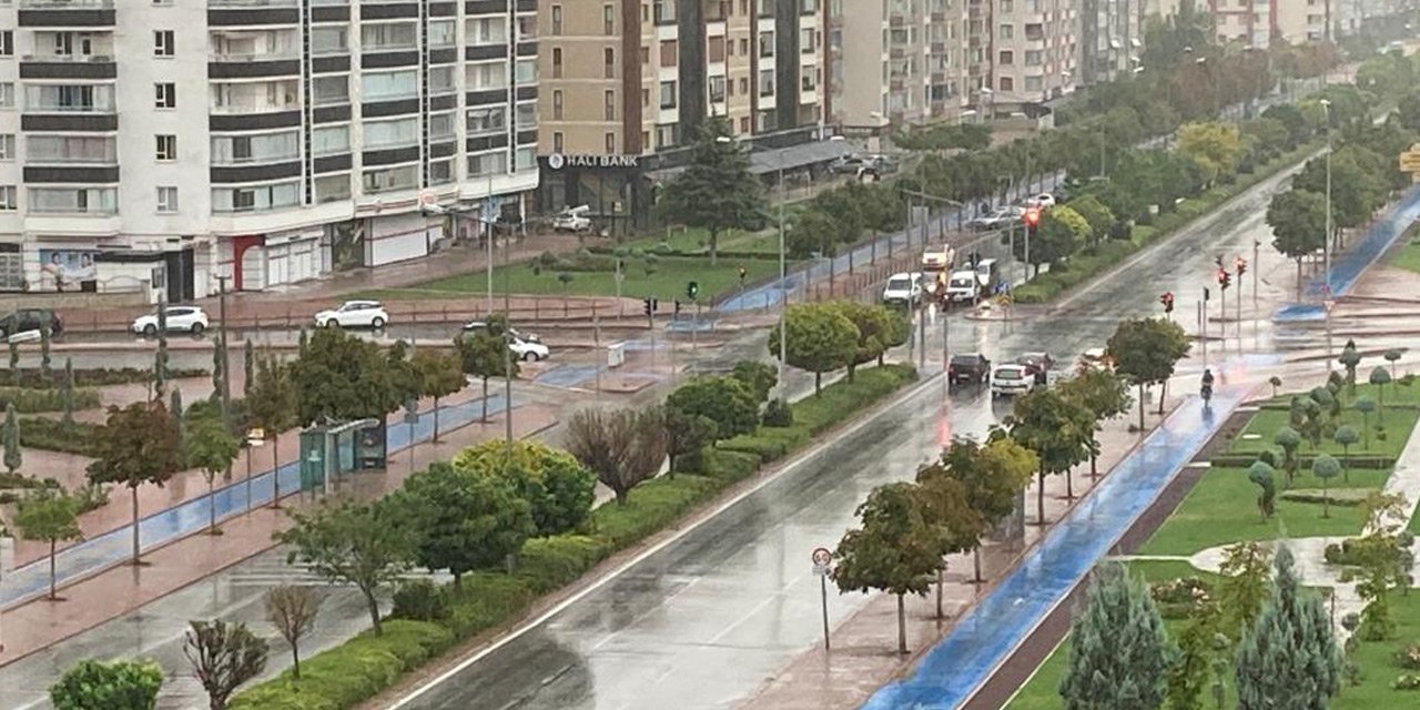 Sıcak havayla bunalan Konya yağmurla serinledi! İşte 5 günlük hava tahmini