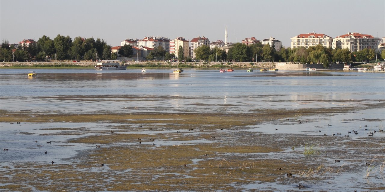 Su seviyesinin düştüğü Beyşehir Gölü'nde regülatör kapakları kapatıldı