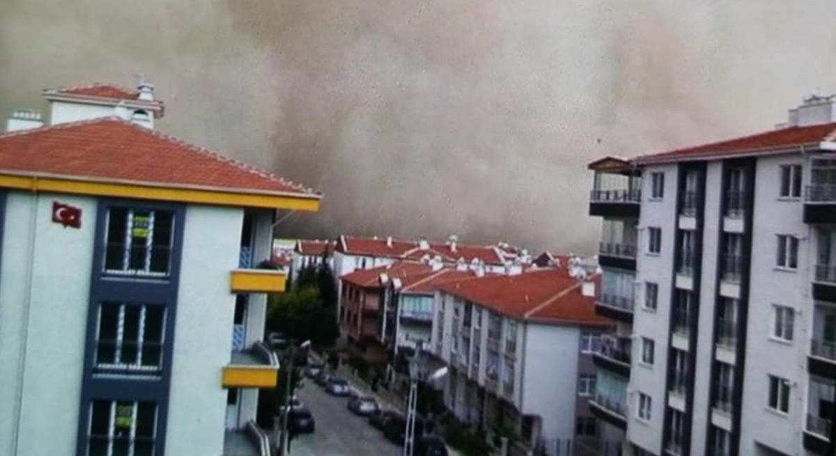 Korku filmi gibi! Kum fırtınası böyle görüntülendi