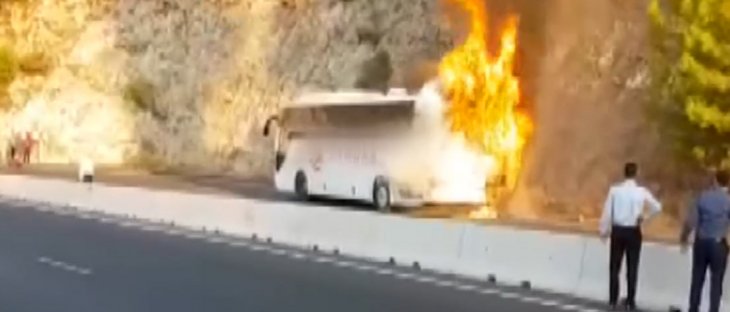 Yolcu otobüsü alev alev yandı! İşte o anlar