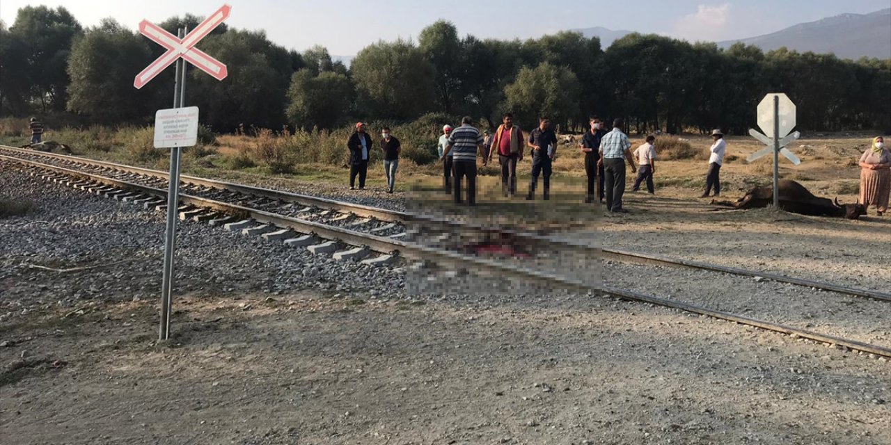 Konya’da yük treni çobanın otlatmaya götürdüğü sürüye daldı