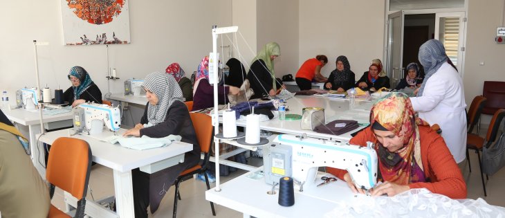 Meram’da kadınlar, tekstilin ve sektörün inceliklerini öğreniyor