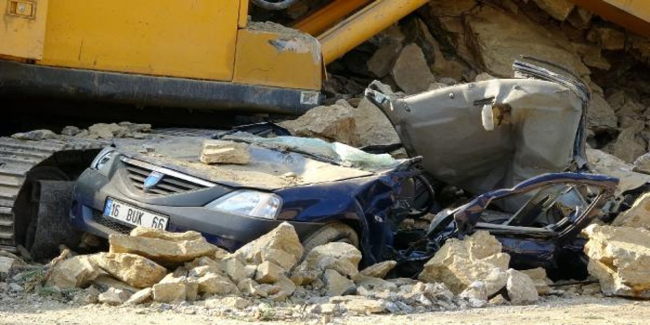 Heyelanda otomobilinin üzerine kaya düşen bekçi öldü