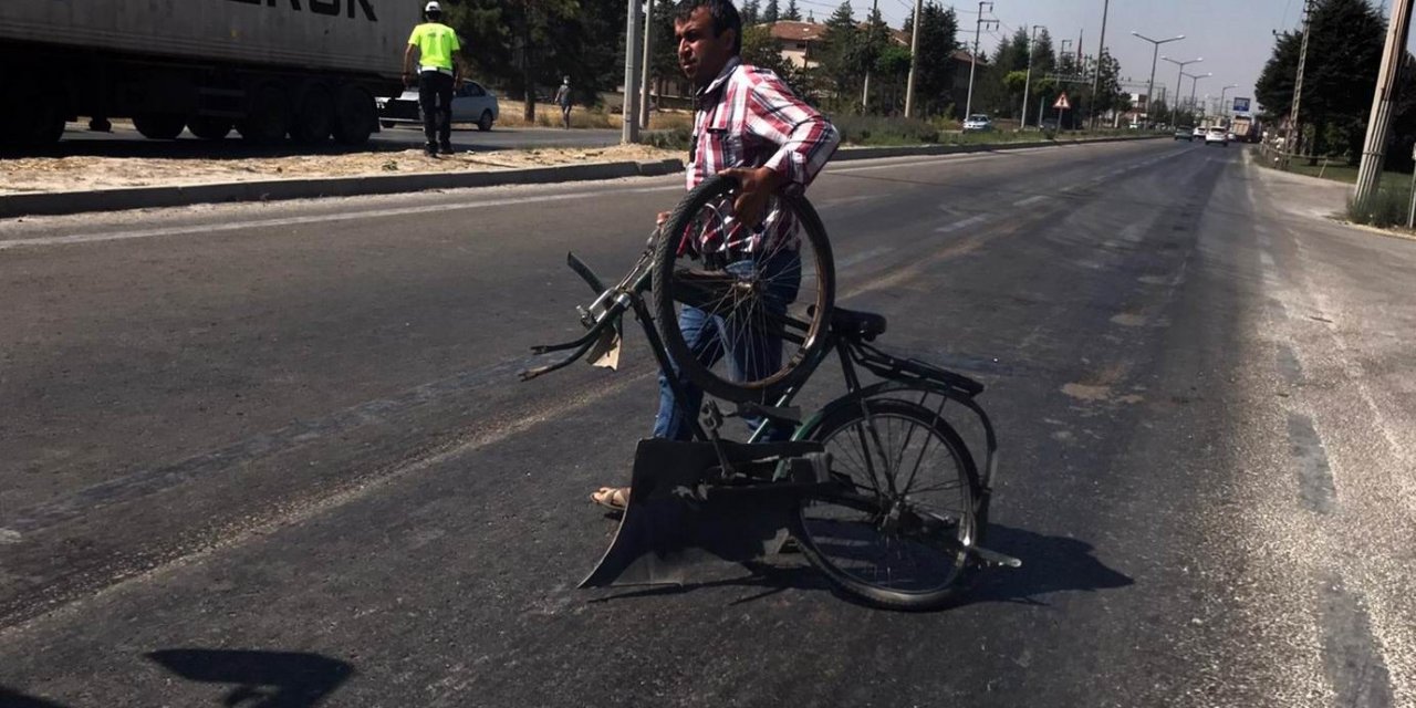 Konya’da otomobilin çarptığı bisiklet sürücüsü ağır yaralandı! Kaza anı kamerada