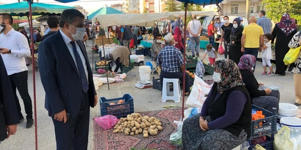 Vaka sayısı hızla artan kentte Vali semt pazarındaki önlemleri denetledi