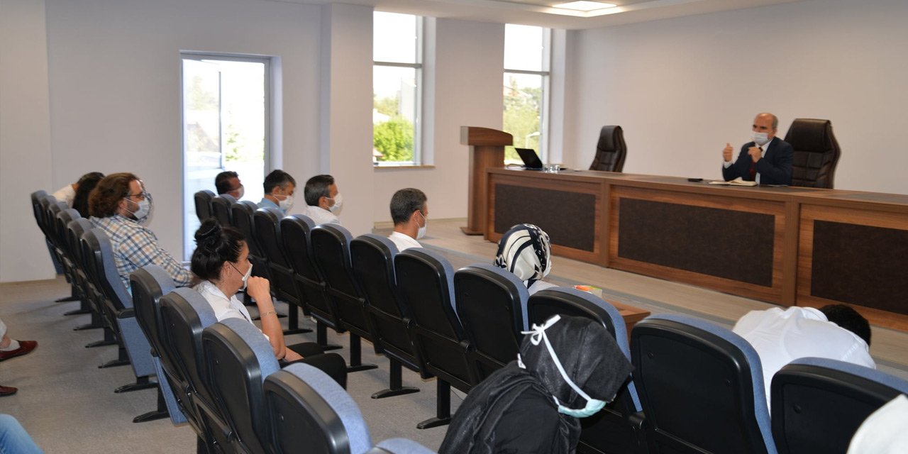 Konya'da mobil sağlık ekiplerinin toplantısında Kovid-19 mücadelesi masaya yatırıldı