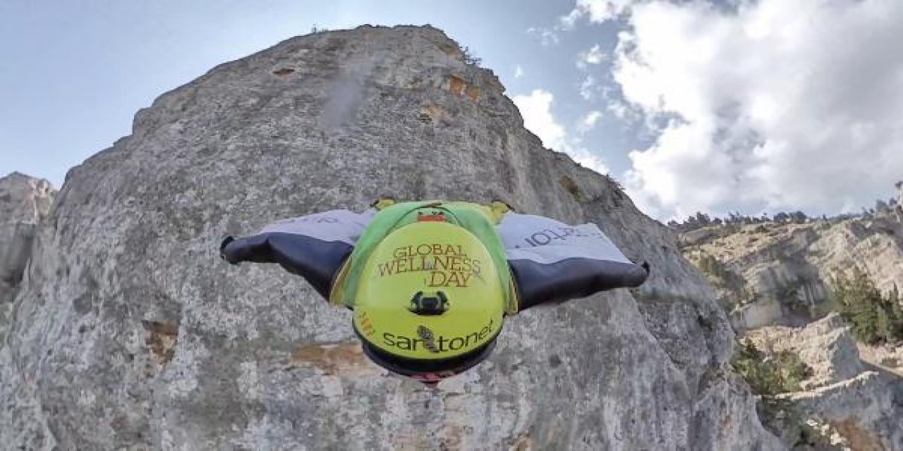 Ermenek'te wingsuit pilotu, 1530 metreden atladı