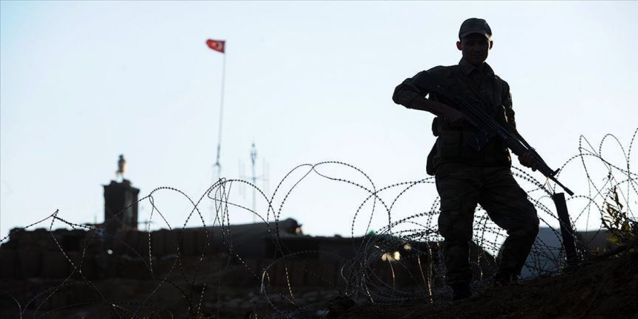 Jandarmanın ikna çalışmaları sonucu PKK'lı iki terörist teslim oldu