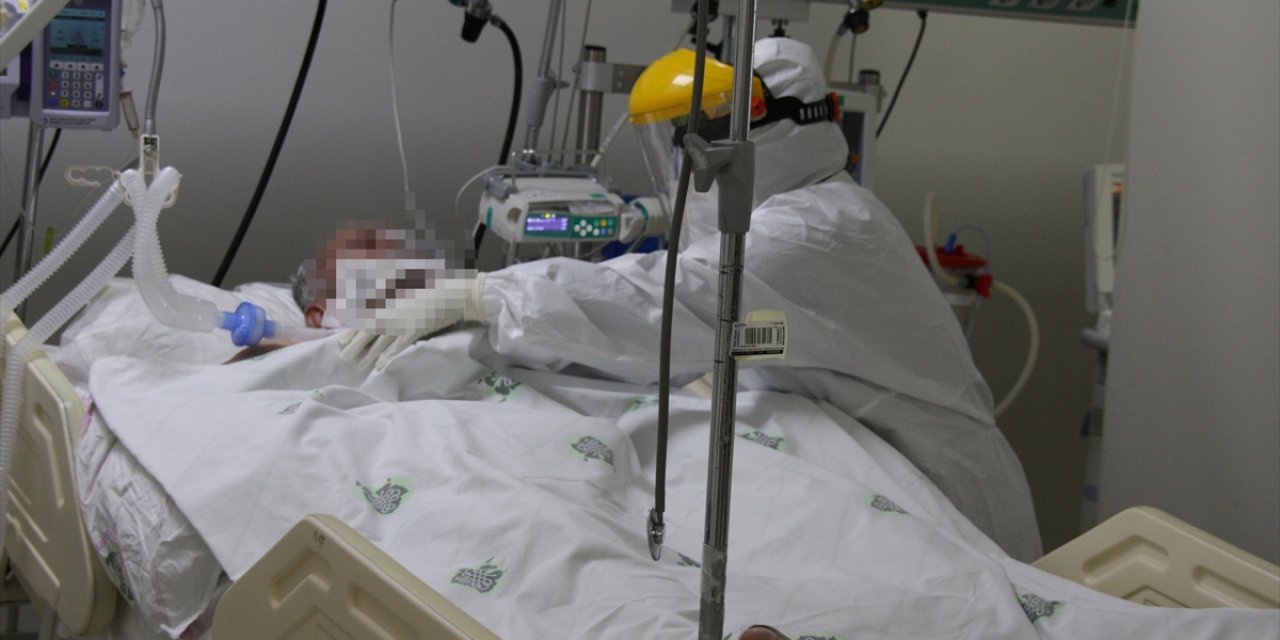 Konya'da yoğun bakım doktoru Kovid-19'la mücadelede eşi ve çocuklarından ayrı 5 ay geçirdi