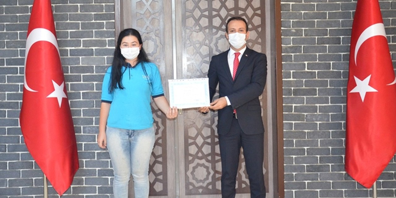 Konya'da maskesiz sokağa çıkan Kaymakam'ı uyaran gençlere teşekkür belgesi