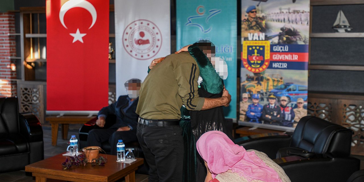 İkna çalışmaları sonucu teslim olan PKK'lı terörist ailesiyle buluşturuldu