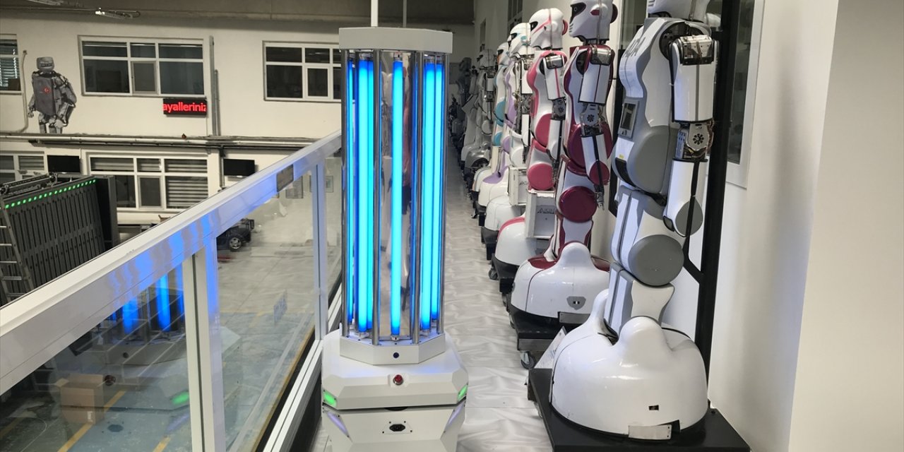 Konya'da "başlat" komutuyla girdiği mekanları sterilize eden robot geliştirildi