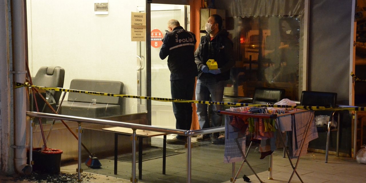 Berberde kavga çıktı, müşteri silahla vuruldu