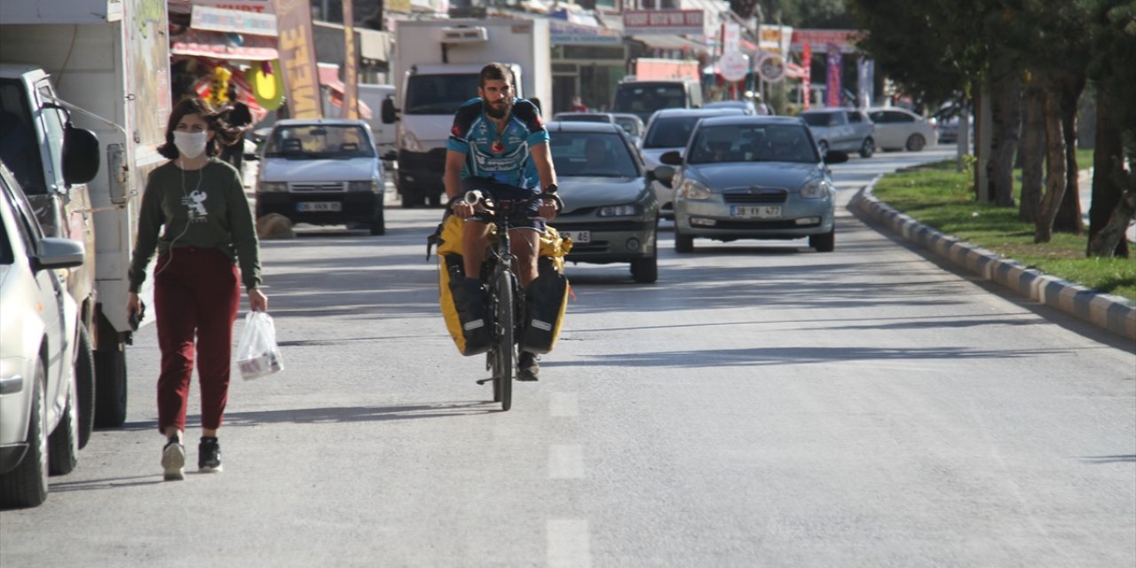 Bisikletiyle Tayland'dan dünya turuna çıkan İspanyol öğretmen Konya'da mola verdi