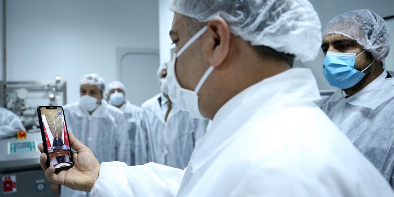 Bakan Koca, Cumhurbaşkanı Erdoğan’a müjdeyi verdi: Yerli aşıda insan deneme aşamasına geçildi