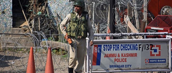 Keşmir'de bombalı saldırı: 10 yaralı