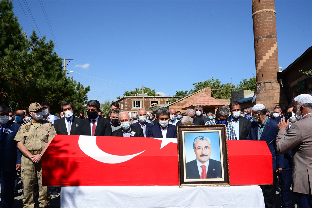 Eski bakan Zeki Ergezen son yolculuğuna uğurlandı