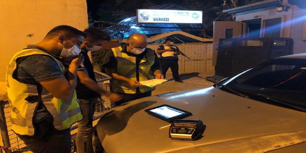 Arkadaşıyla iddia girip yaşlı çiftin bulunduğu motosiklete bilerek çarptı, görüntüleri sosyal medyada paylaştı