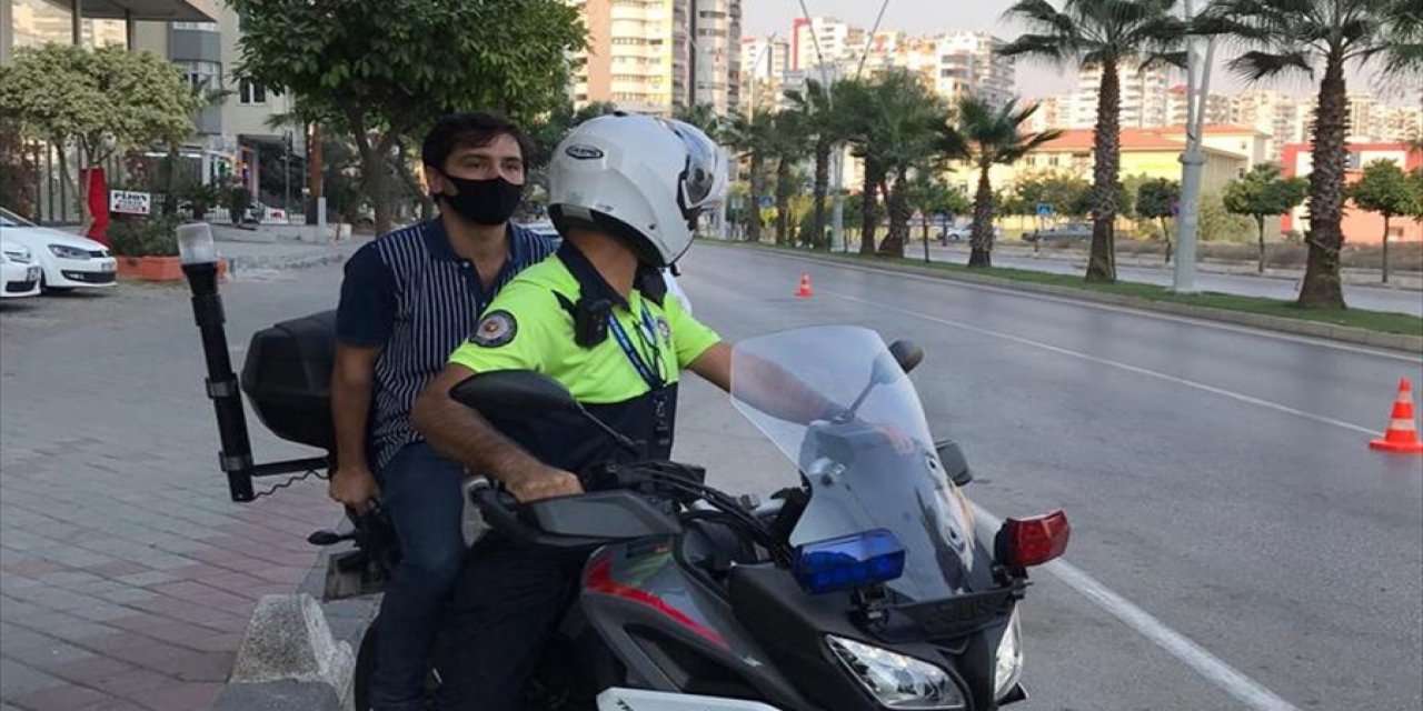 Sınav öncesi kimliğini otobüste unuttu, imdadına polis yetişti