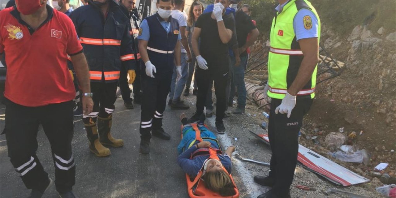 Midibüs kazasında can pazarı: 1 ölü, 34 yaralı